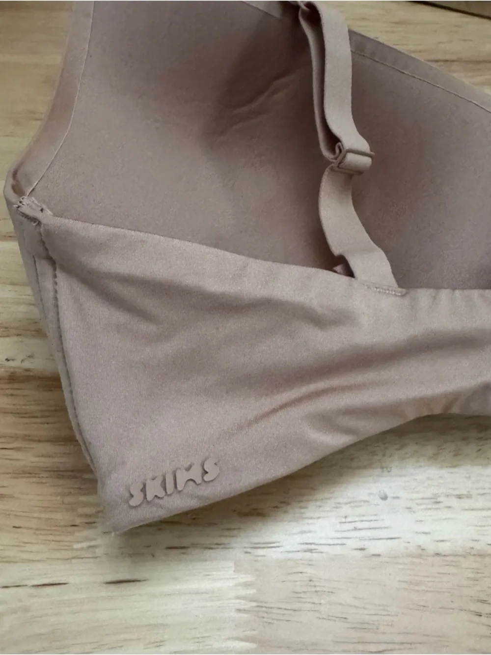 SKIMS Clay Wireless Form TShirt Bra - Picture 4 of 9